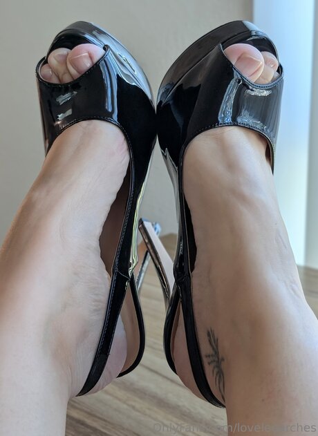 loveleearches model free img