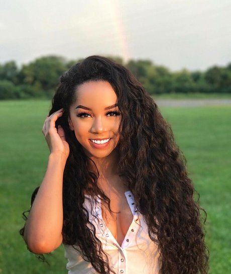 Brittany Renner adult model picture
