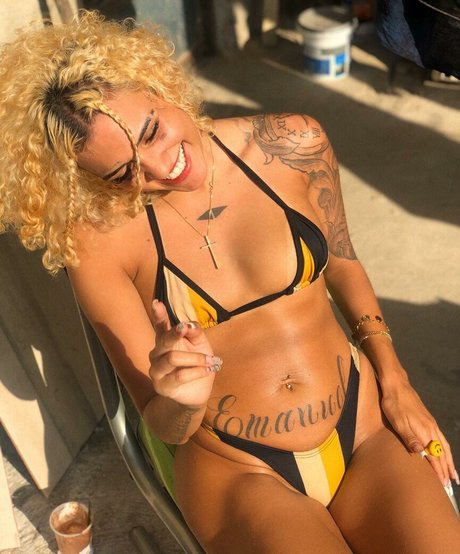 Nabrisa naked pornstar pic