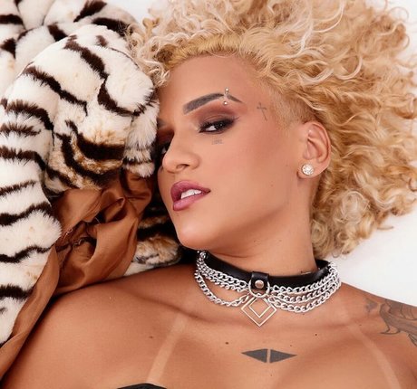 Nabrisa naked pornstar archive