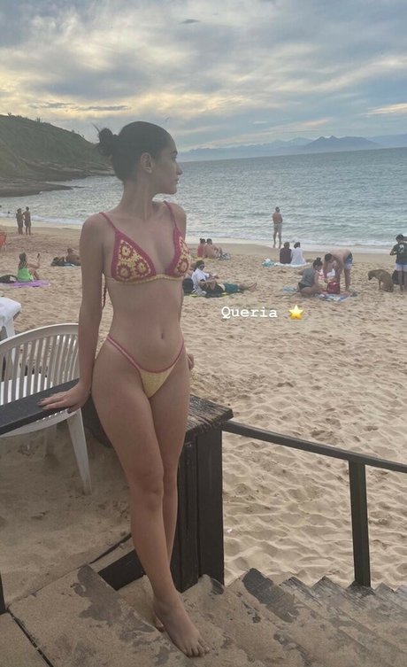 Vitoria Asmr model hot image