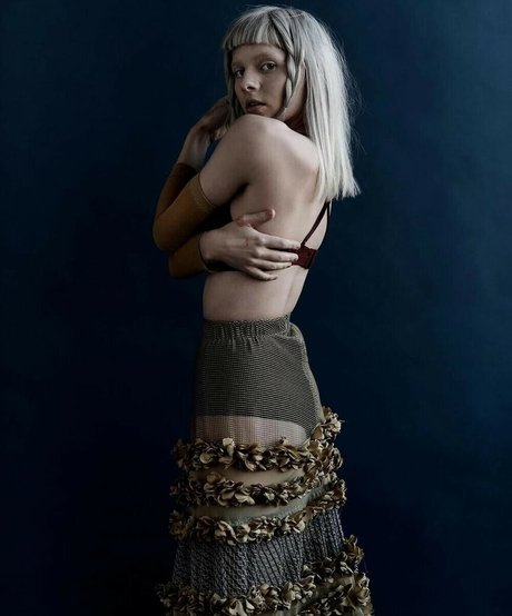 Aurora Aksnes art model pictures