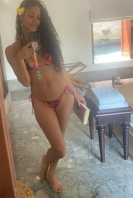 Vick Hope star beautiful photo