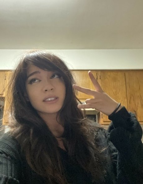 Cinnabrit beautiful actress photos