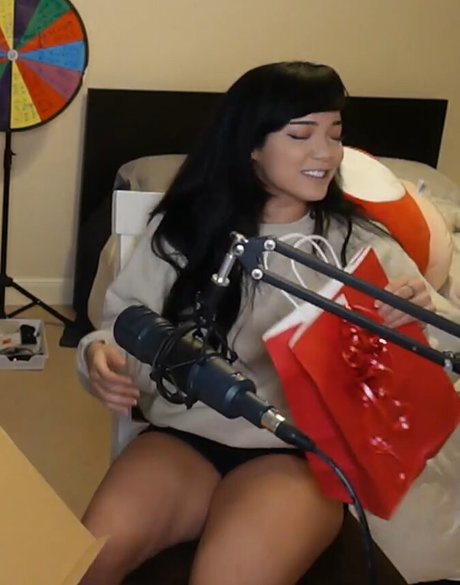 Cinnabrit nude model image