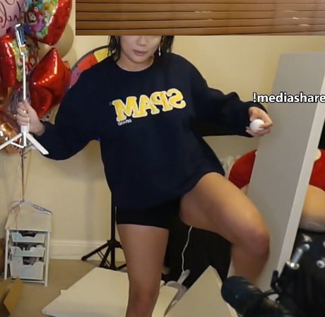 Cinnabrit naked pornstar pic