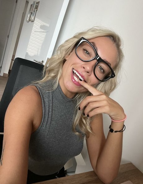 Amy Love sexy star photo