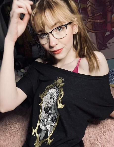 lanieluxx pornstar pretty photo