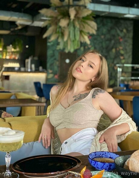 Alexandra Wayne pornstar nude picture