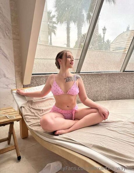 Alexandra Wayne model sexy picture