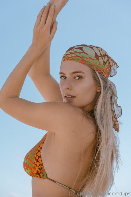 Aliceredlips naked star photos