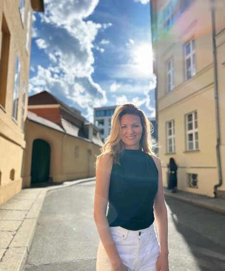 Ella Endlich best model image