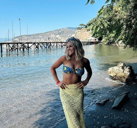 Sexy Cheerleaders pornstar top picture