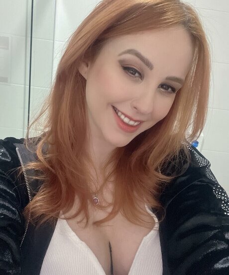 Leticia Motta pornographic model img