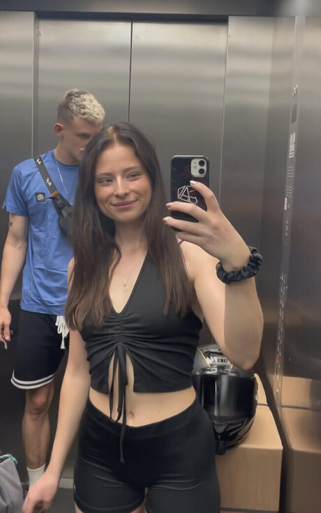 Anica Zimmermann free actress photos