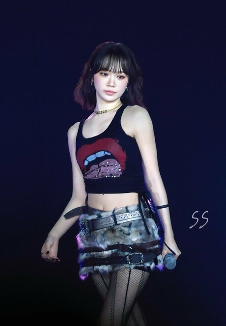 Kim Chaewon art model image