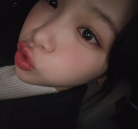 Kim Chaewon star hot archive