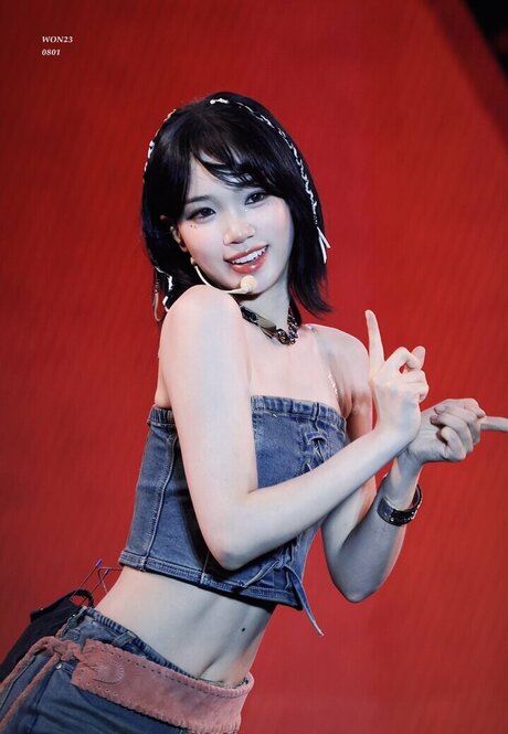 Kim Chaewon perfect model picture