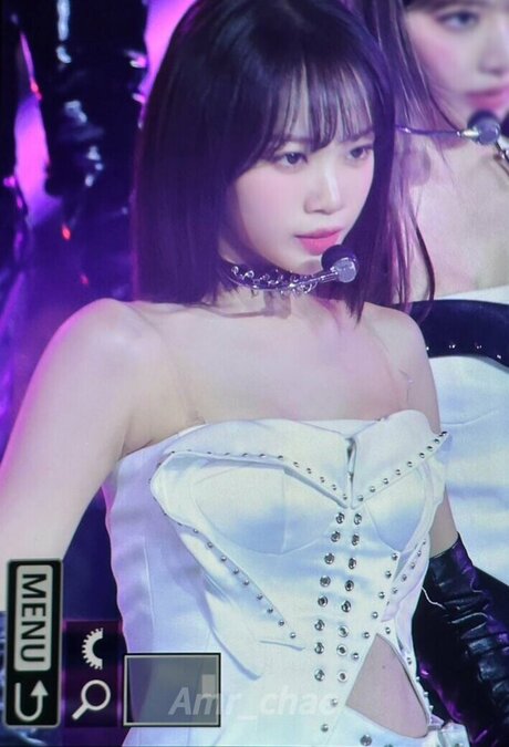 Kim Chaewon model beautiful gallery