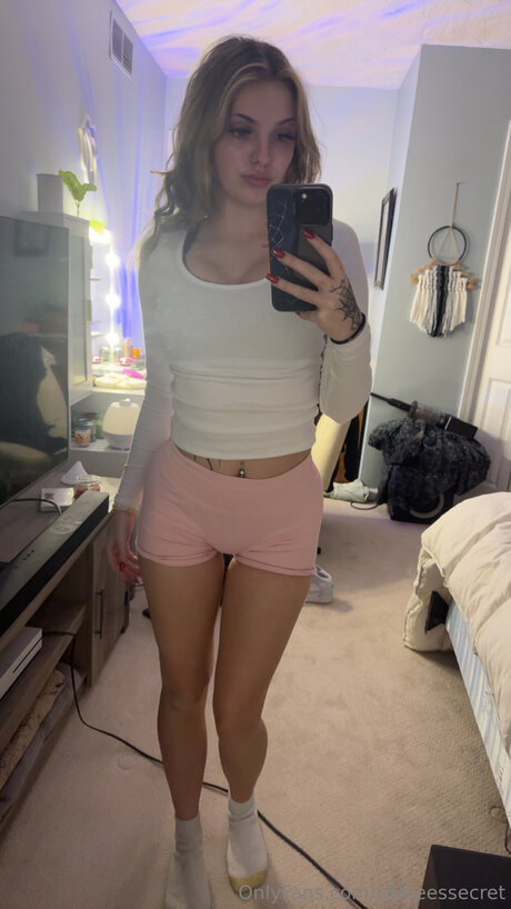 chloeessecret hot actress gallery