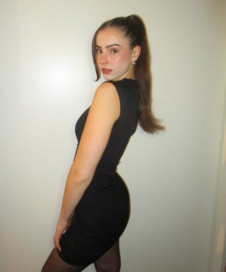 Lara Marie Kremer naked star pic