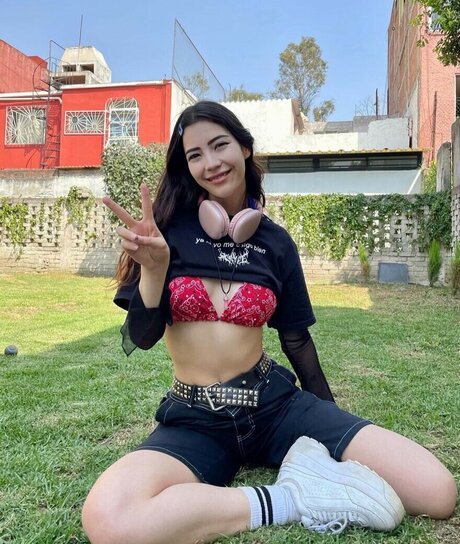 Ixchy model free pic