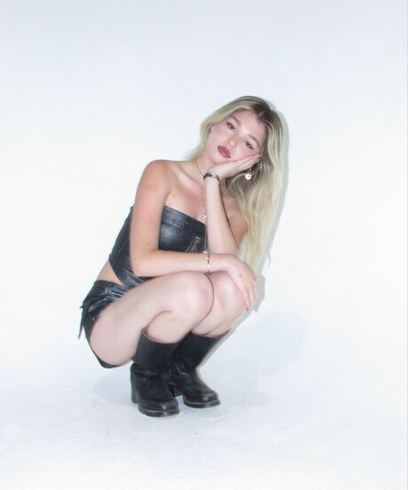 Abby Paradise naked model picture