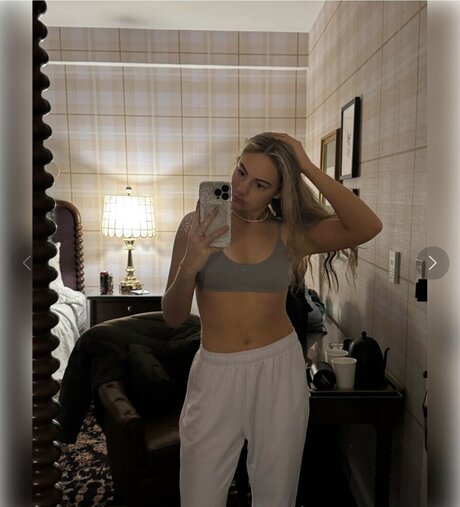 Faith Enokian erotic model image