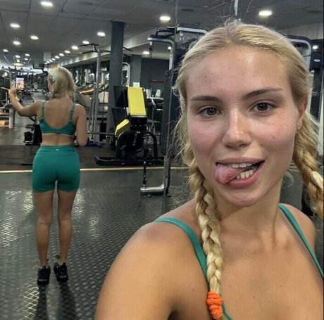 lickandysoles pornstar beautiful pic