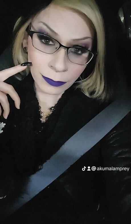 Akumalamprey art model pictures