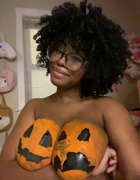 SantasSweetest xxx model pic