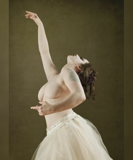 Niki Dysnomia model sexy pics