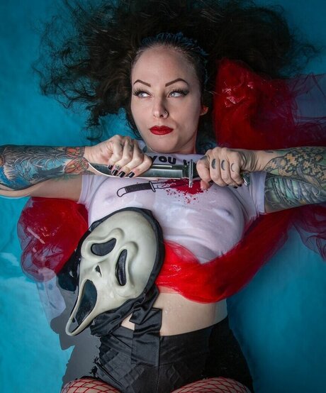 Niki Dysnomia model top galleries