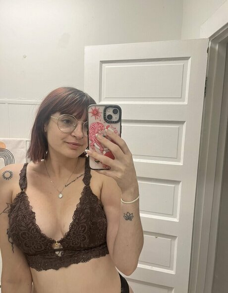 flowersinskylar sexy model image