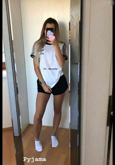 Maryyhx sexy star photos