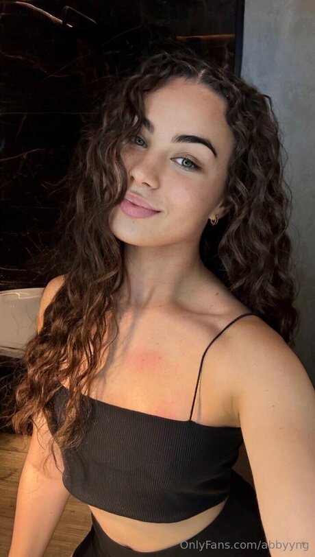 Abbyyng art star photos