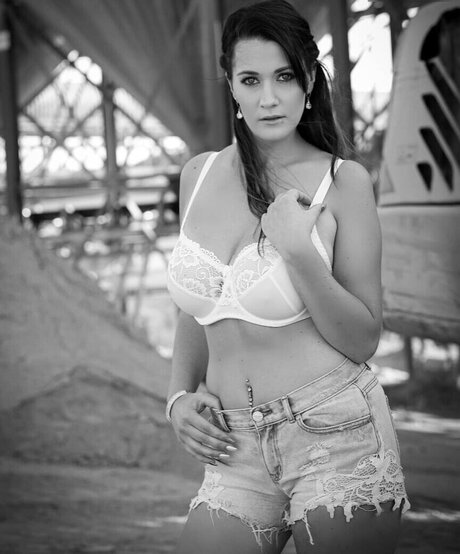 Carina Sitzberger sexy model img