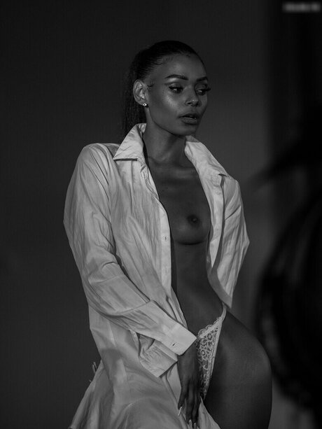 focusonbritiny sexy actress img