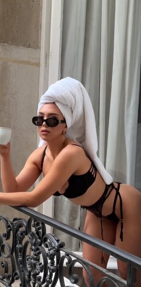 Adorable Caro sex model img