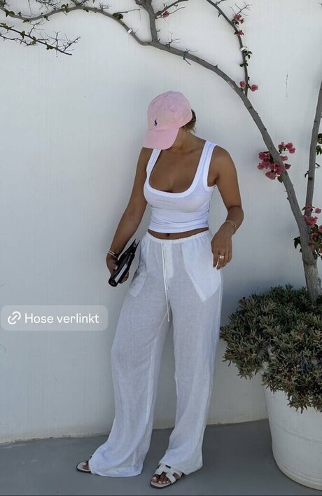 Adorable Caro sex model pictures