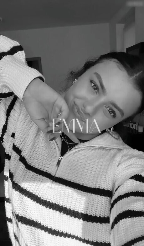 Emma Malewski pretty actress pics