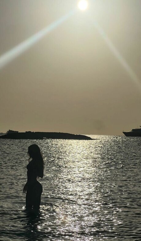 Cecilishtar pornstar beautiful pic