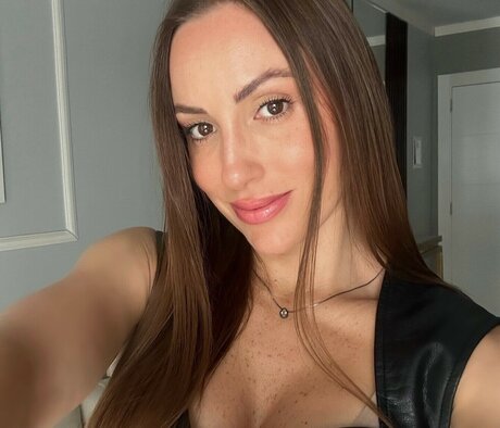 Jessica Mueller exclusive star pic