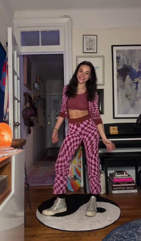 AllyAnnaMaria actress pictures