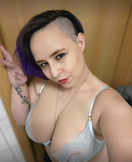 VERO OFFICIAL model top photos