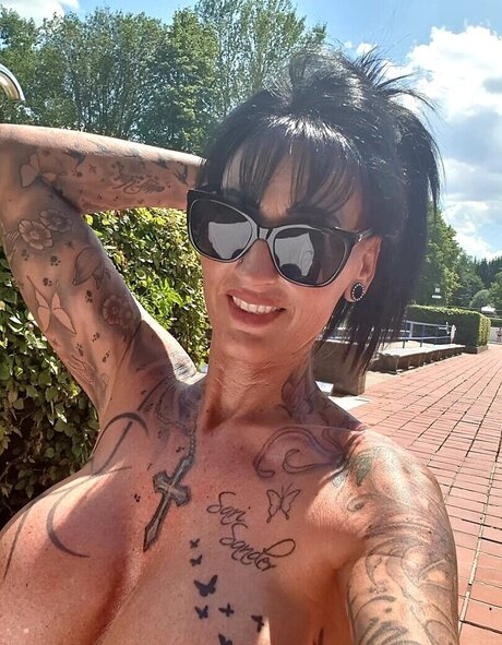 Sari Sander model hot gallery