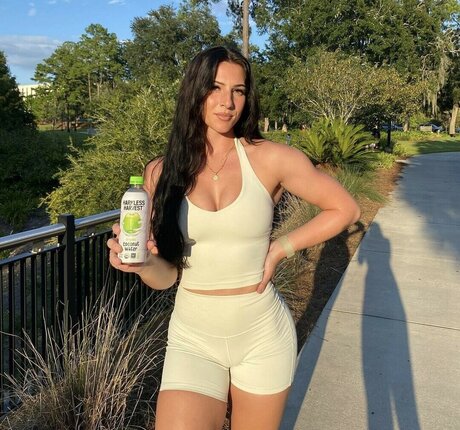 Allison Royalty naked model image