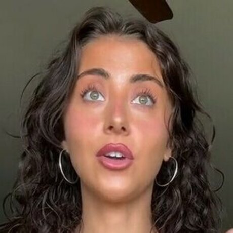 Olivia Antongiovanni hot model img