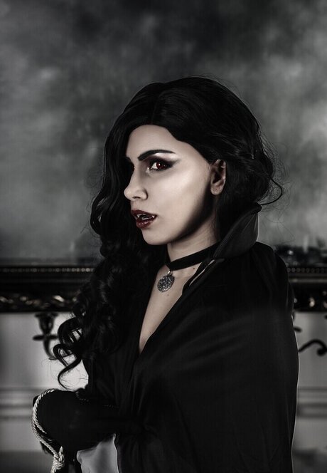 Red Saya sexy model pic