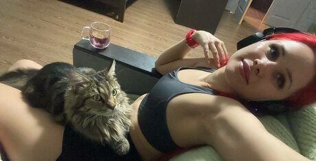 Red Saya star porn photo